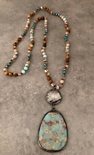 015014  Semi Precious Stone & Crystal Pendant Necklace