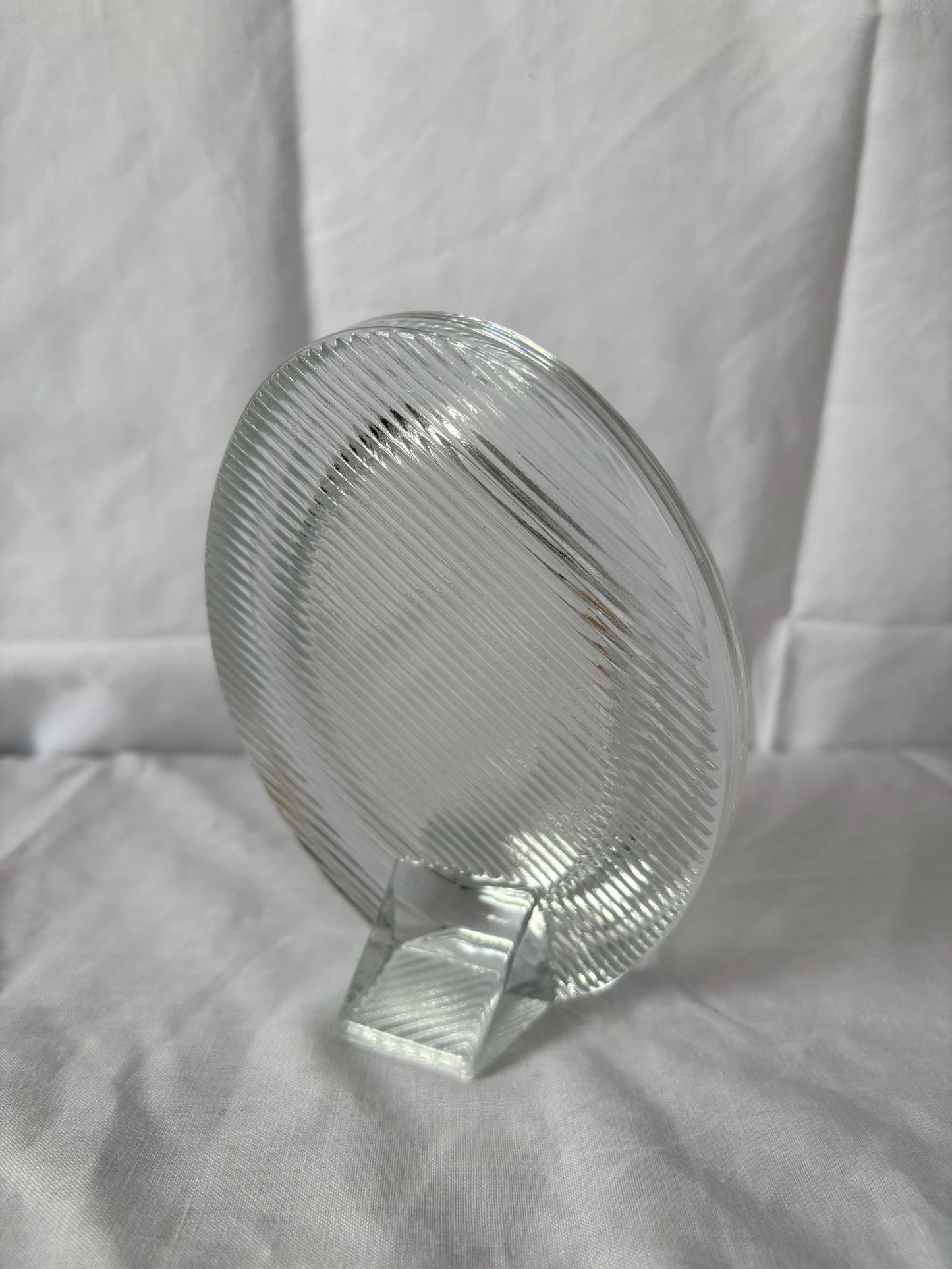 63fe71384f2da238419a4f9e_oval-crystal-frame-2_1750620330007.jpg