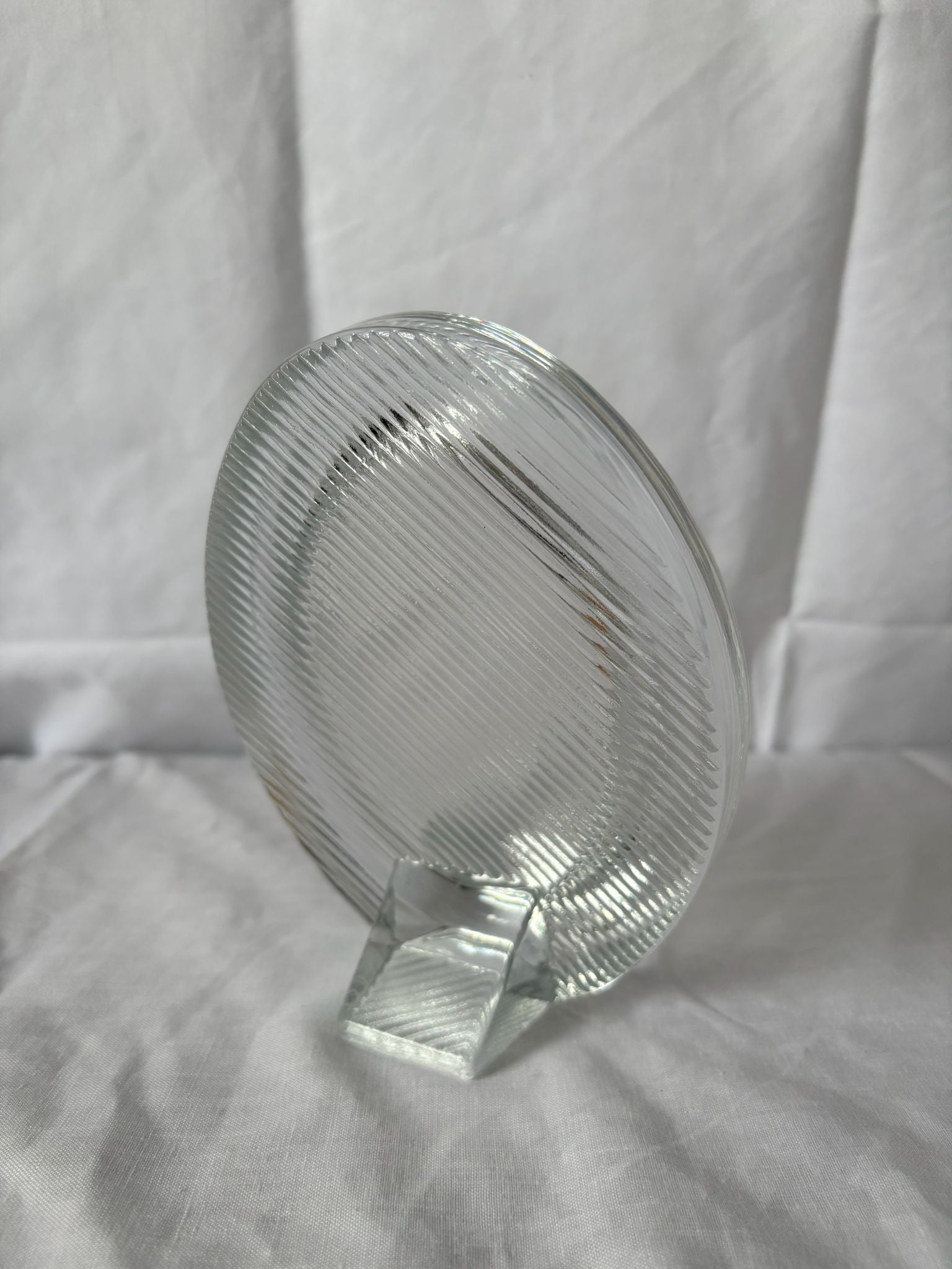 63fe71384f2da238419a4f9e_oval-crystal-frame-2_1750620330007.jpg
