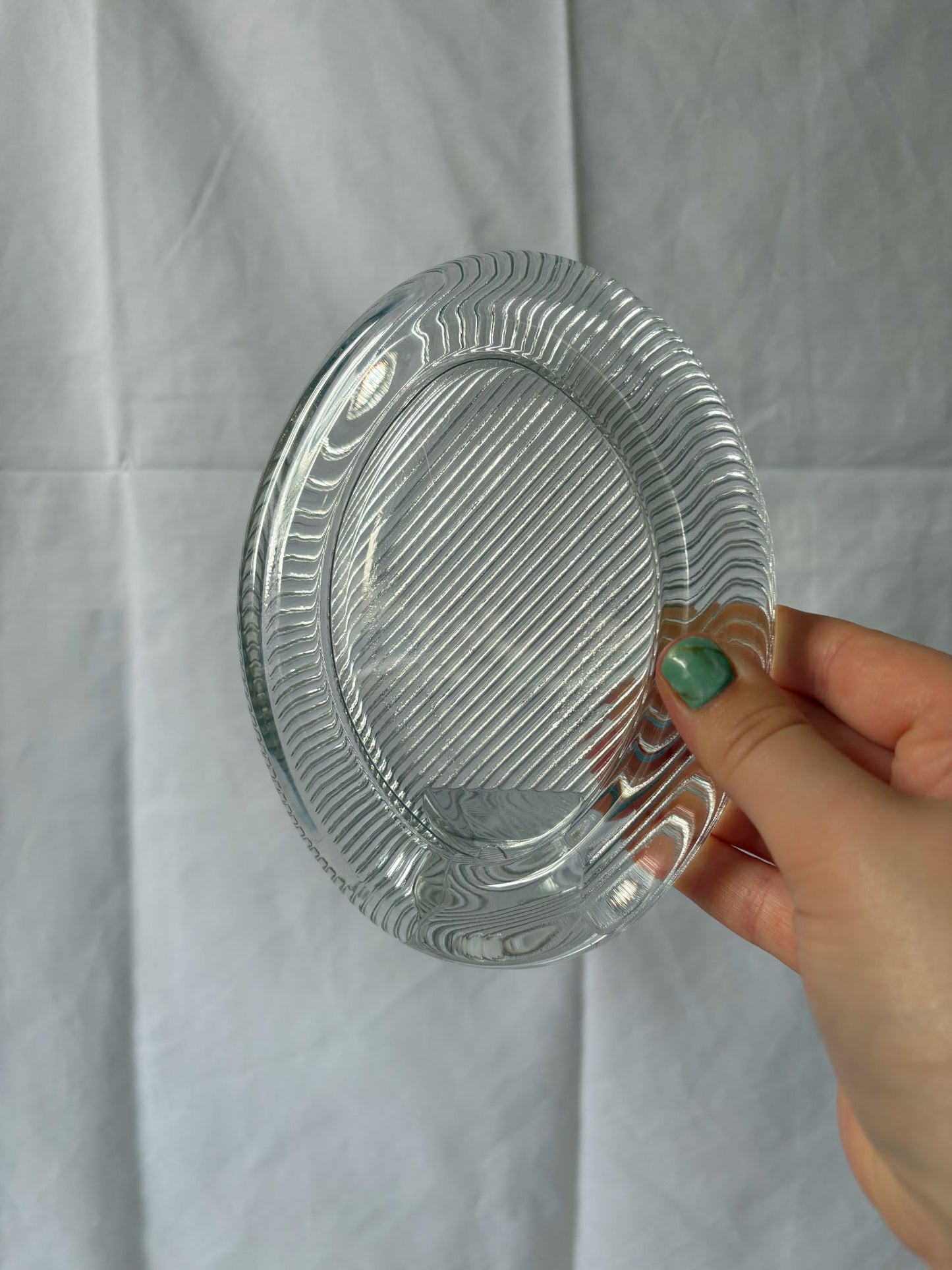 63fe71384f2da238419a4f9e_oval-crystal-frame-3_1750620330008.jpg