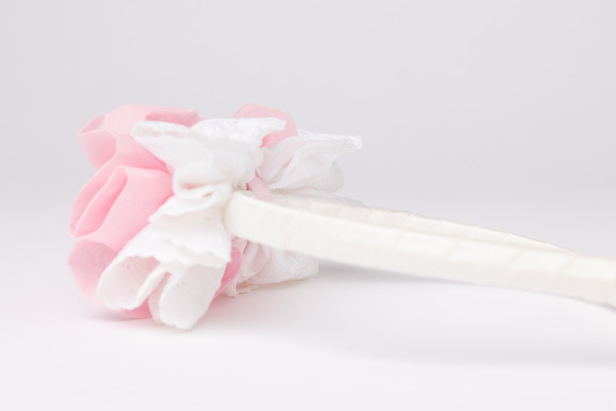 63fe71384f2da238419a4f9e_pink-and-white-kids-accessory_1788454413853.jpg