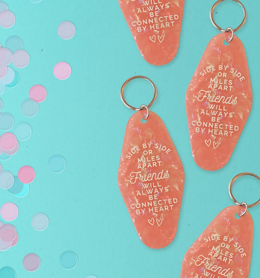 024050 Friends will always be connected by heart - Motel keychain