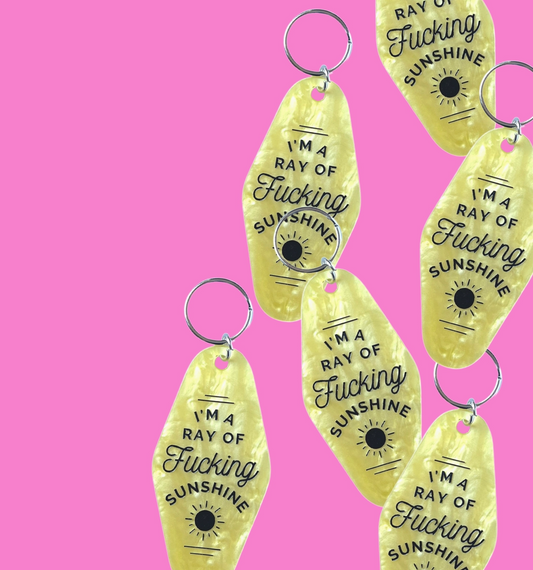 024053 I'm a ray of sunshine - Motel keychain