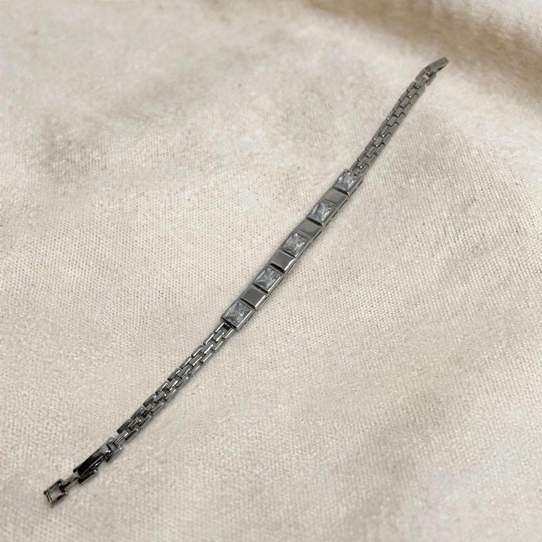 63fe71384f2da238419a4f9e_silver-bracelet-linen-2-1080_1789082434073.jpeg