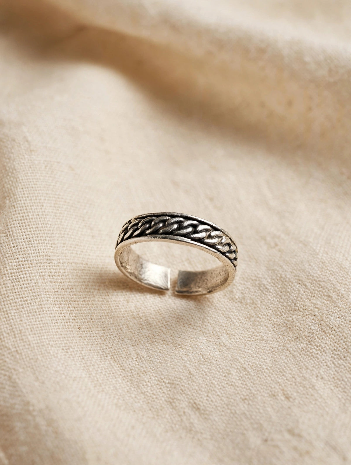63fe71384f2da238419a4f9e_silver-braided-ring-linen-hq_1788986750130.jpeg