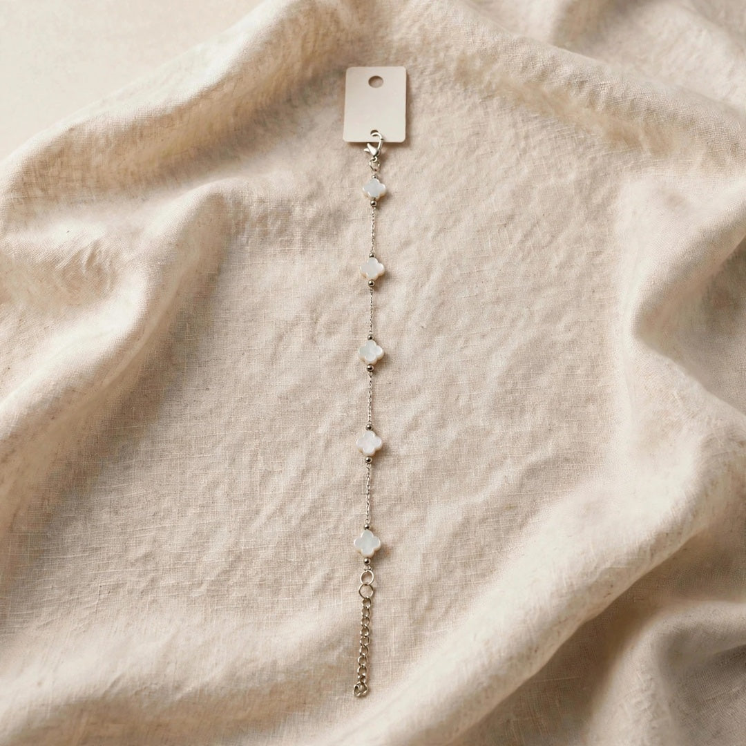 63fe71384f2da238419a4f9e_silver-clover-bracelet-centered-1080_1789071767485.jpeg