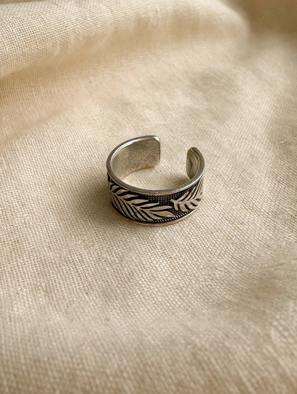 63fe71384f2da238419a4f9e_silver-fern-ring-linen-hq_1788986750129.jpeg
