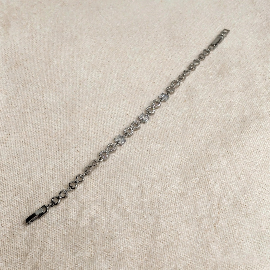 63fe71384f2da238419a4f9e_silver-heart-bracelet-linen-1080_1789082434072.jpeg