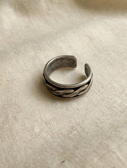 63fe71384f2da238419a4f9e_silver-ring-linen-hq_1788986750130.jpeg
