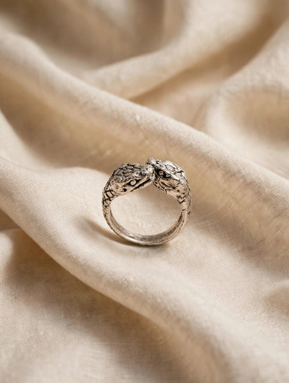 63fe71384f2da238419a4f9e_silver-snake-ring-linen-hq_1788986750130.jpeg