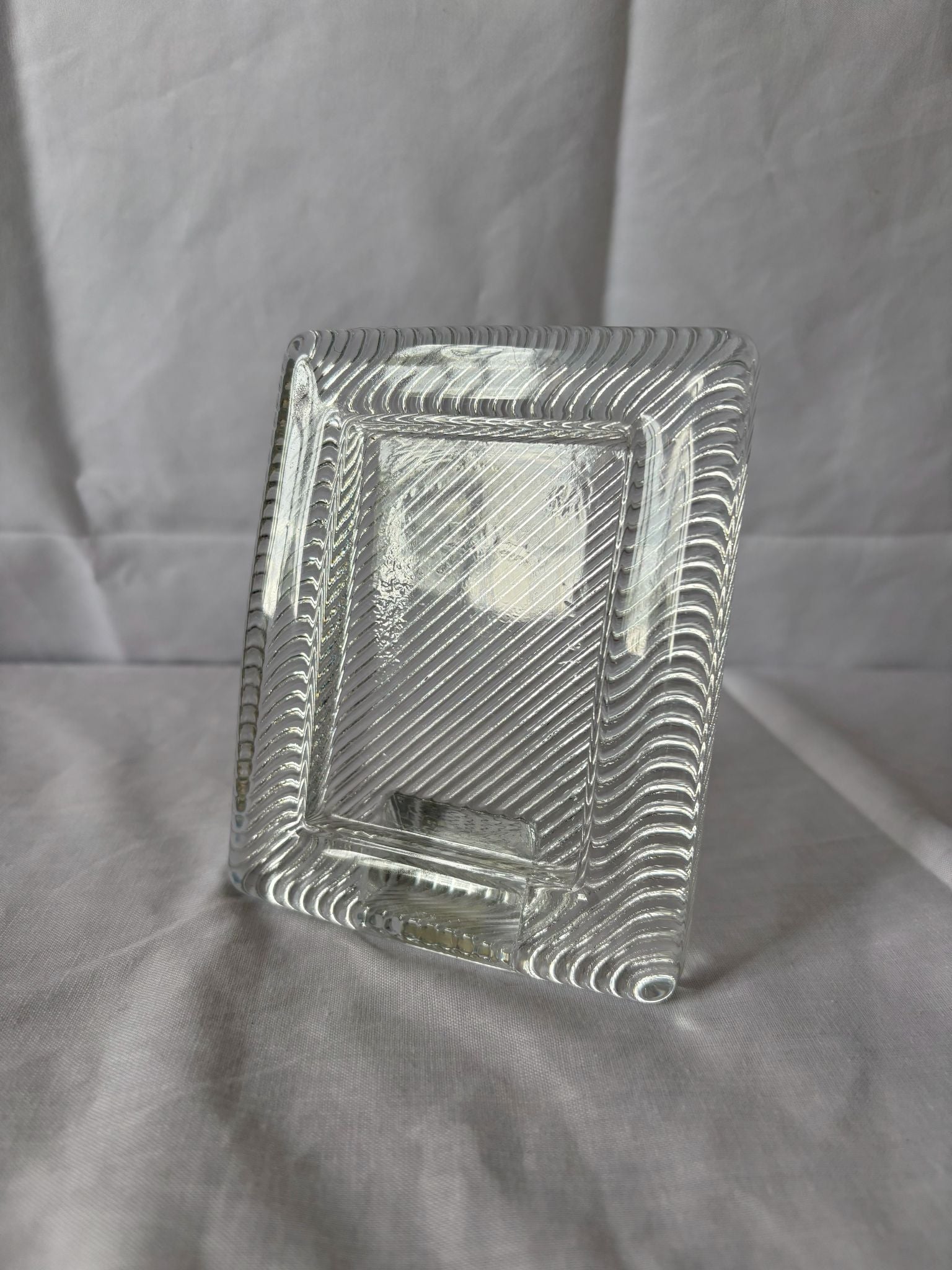 63fe71384f2da238419a4f9e_square-crystal-frame-1_1750620348994.jpg