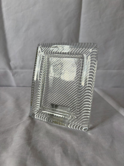 63fe71384f2da238419a4f9e_square-crystal-frame-1_1750620348994.jpg