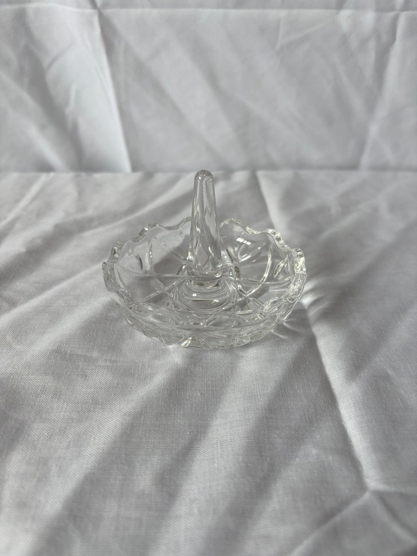 63fe71384f2da238419a4f9e_wavy-ring-holder-1_1750617292874.jpg