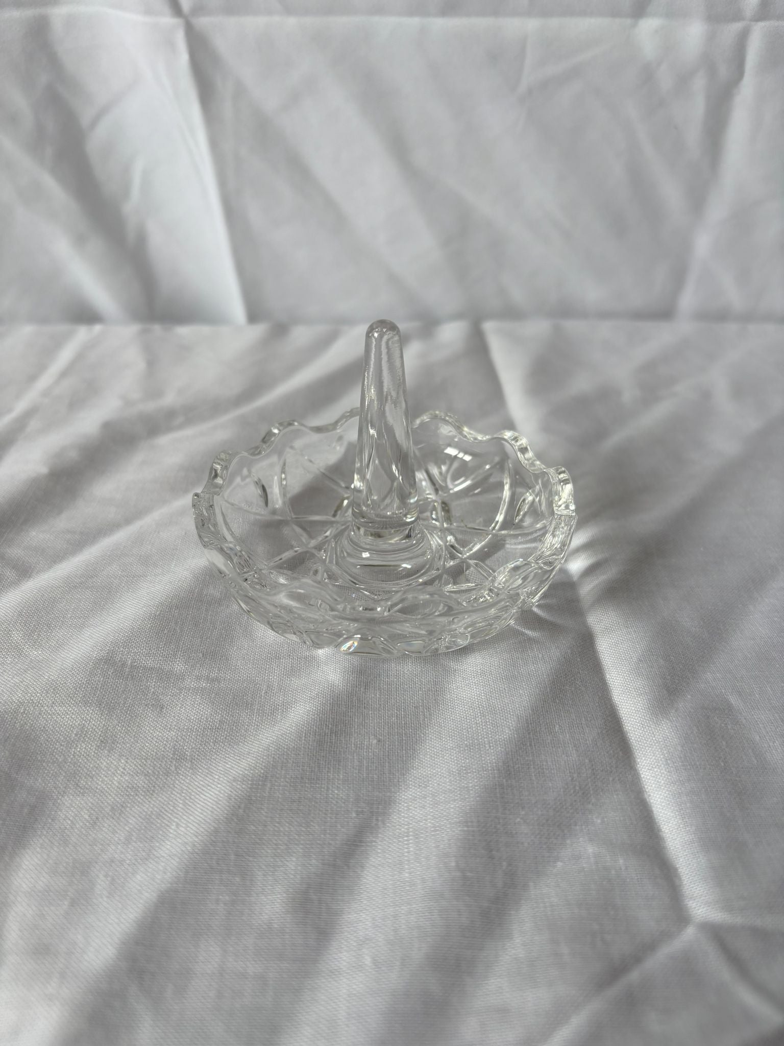 63fe71384f2da238419a4f9e_wavy-ring-holder-1_1750617292874.jpg