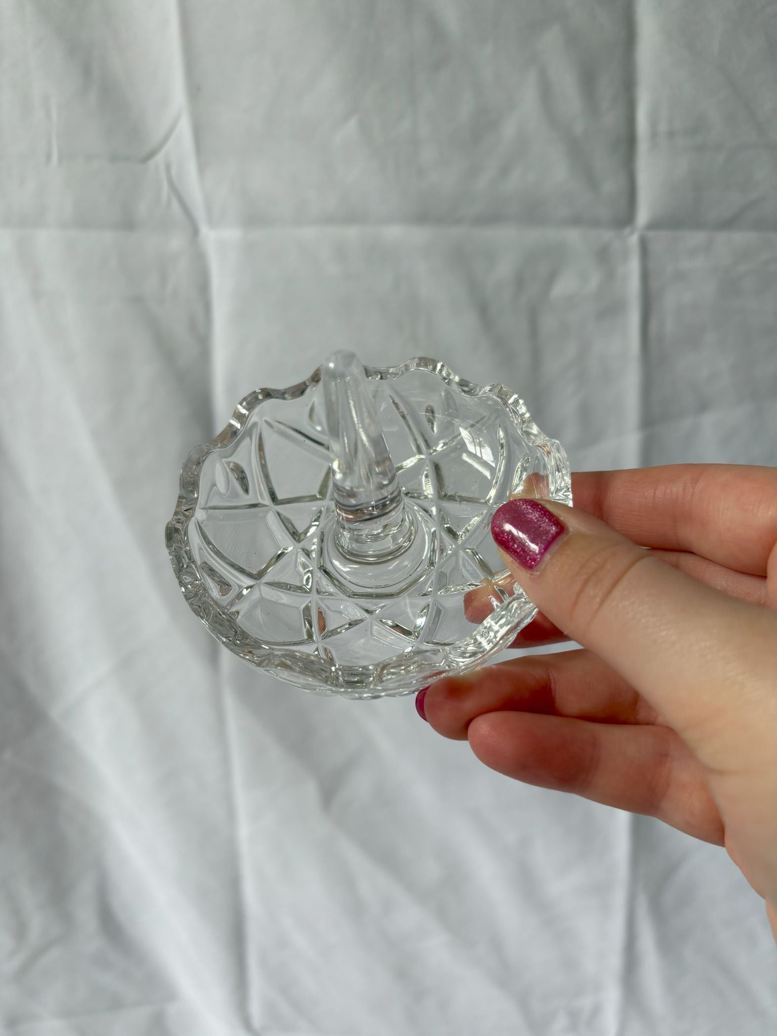 63fe71384f2da238419a4f9e_wavy-ring-holder-2_1750617292876.jpg
