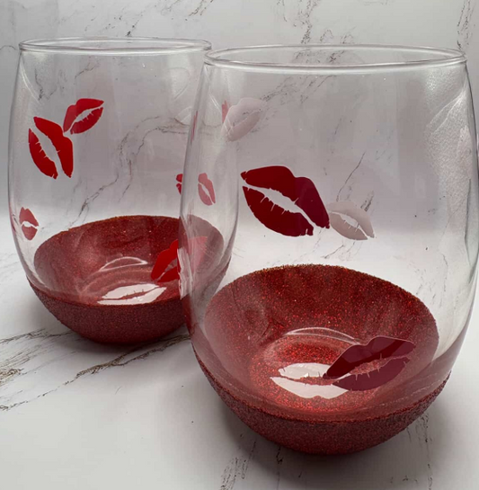 63fe71384f2da238419a4f9e_wineglasslips_1768097070663.png