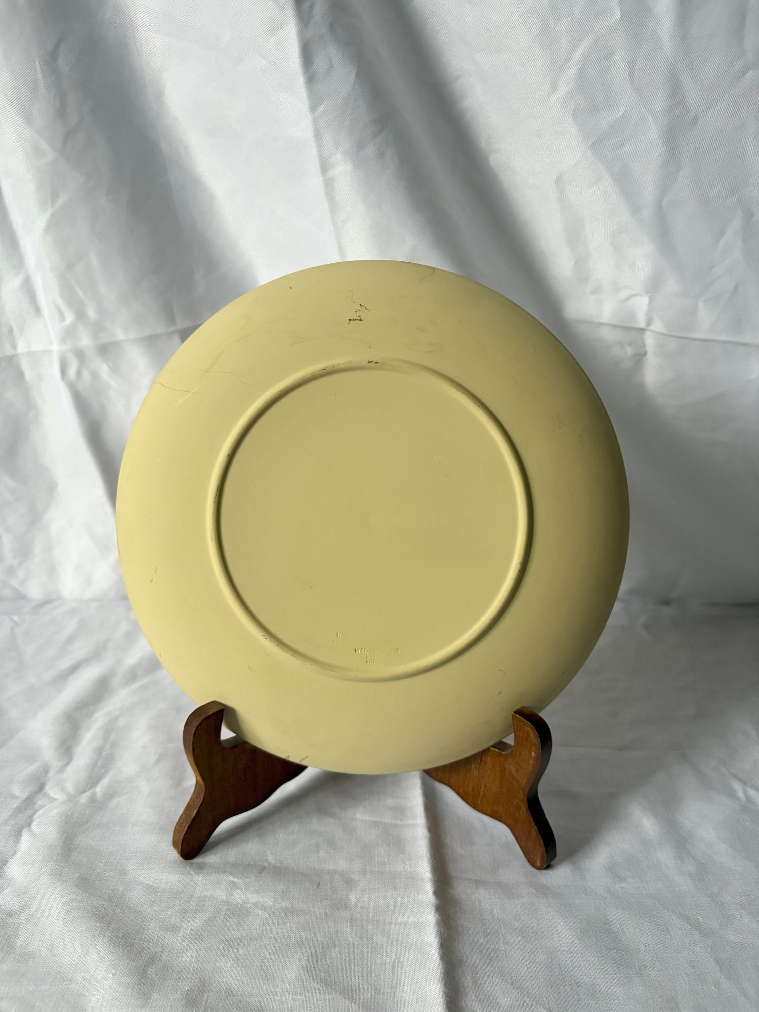 63fe71384f2da238419a4f9e_yellow-wedgwood-plate-5_1750616773587.jpg