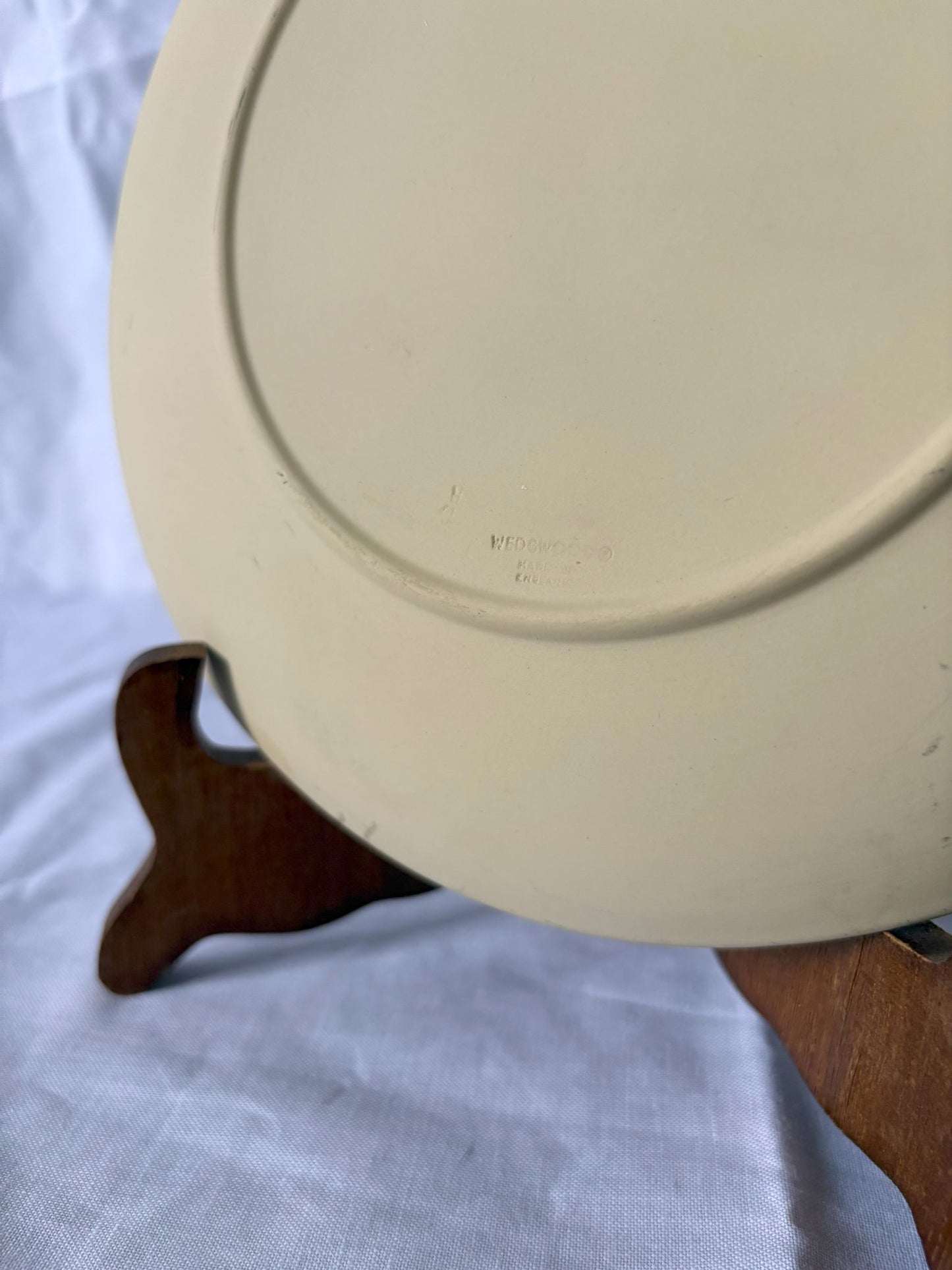 63fe71384f2da238419a4f9e_yellow-wedgwood-plate-6_1750616773588.jpg