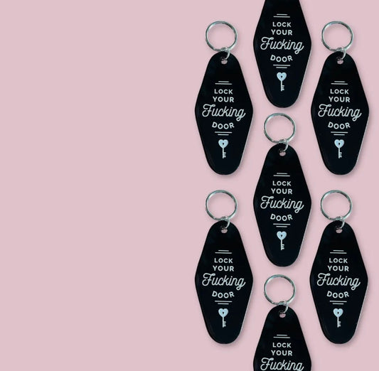 024055 Lock your door - Motel keychain