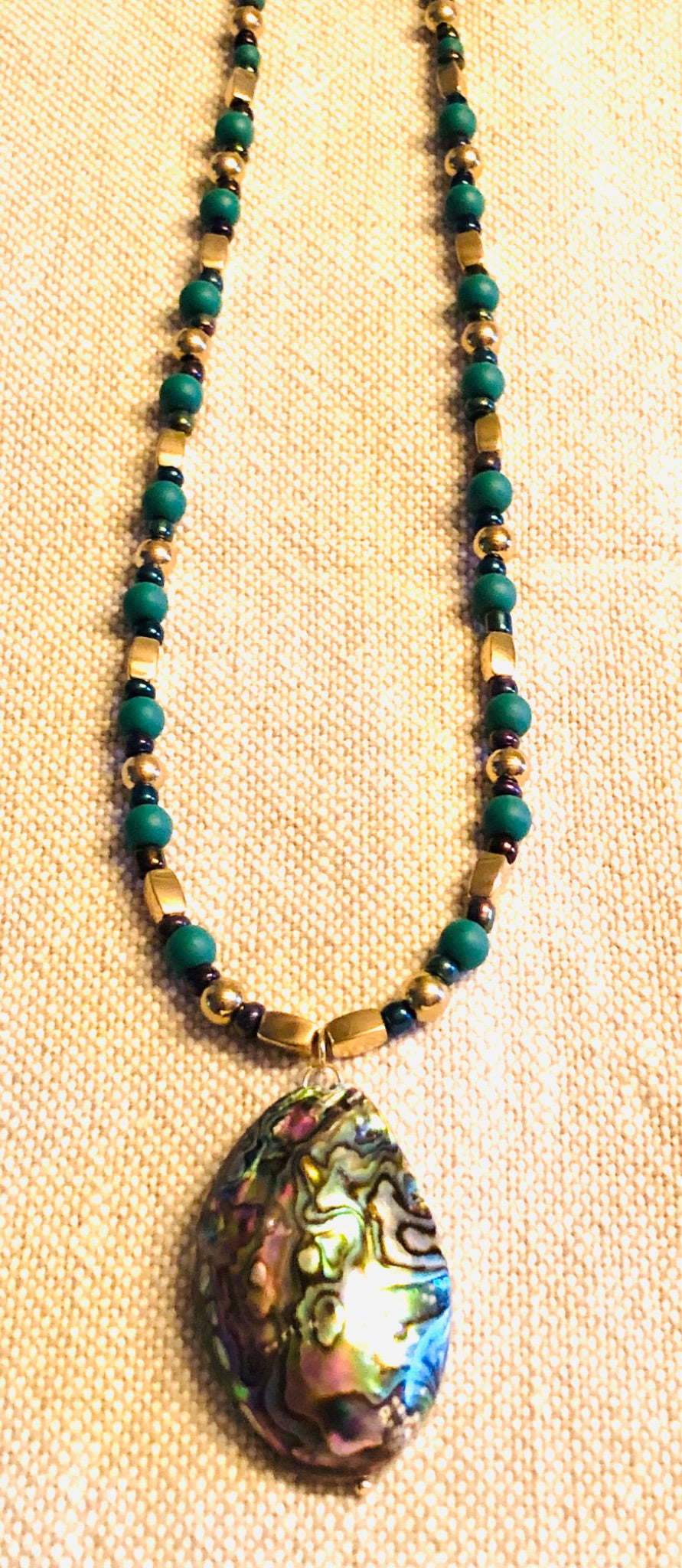 015-144 Abalone Shell w Gold & Green Beads - 1