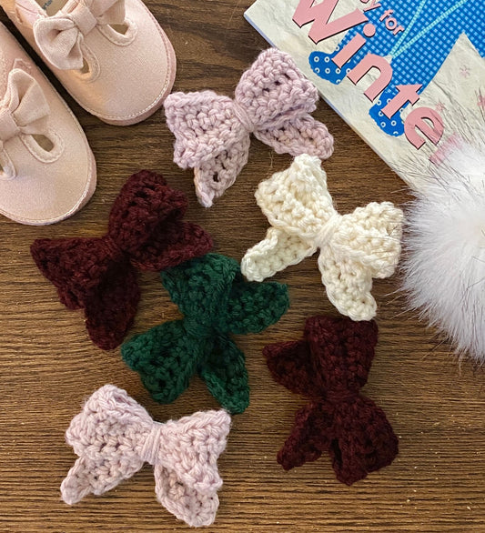 053-018 Crochet Bow Clip - 1